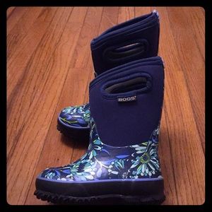 Kids BOGS size 8